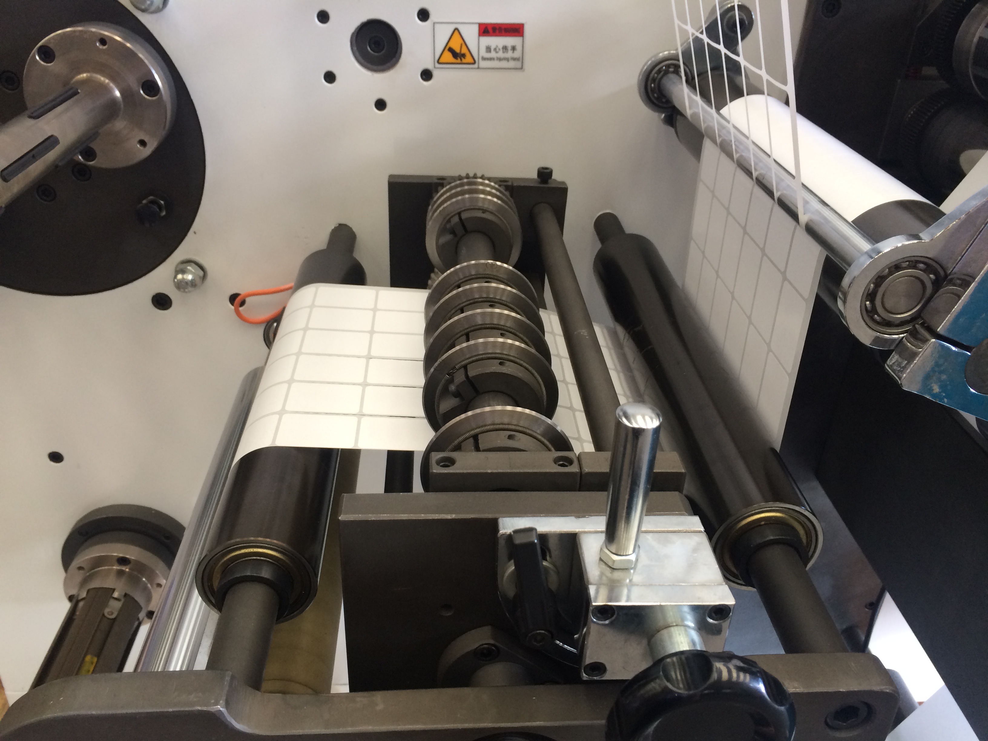Máquina de corte e vinco rotativa de alta velocidade para etiquetas